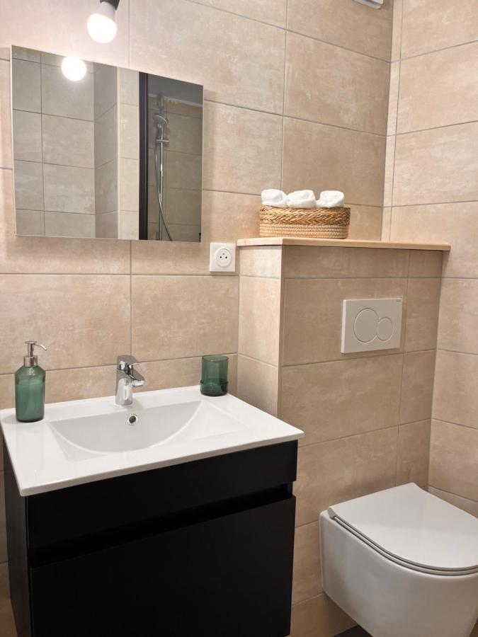 Appartement 2 Chambres Avec Parking Pontarlier Bagian luar foto
